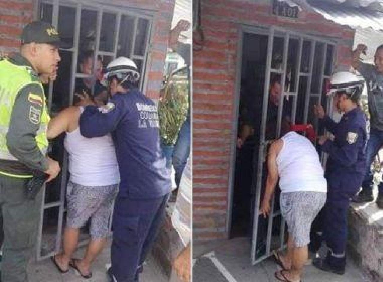 MULHER FICA COM CABEÇA PRESA EM PORTÃO APÓS TENTAR ESPIAR CASA DA VIZINHA MULHER FICA COM CABEÇA PRESA EM PORTÃO APÓS TENTAR ESPIAR CASA DA VIZINHA