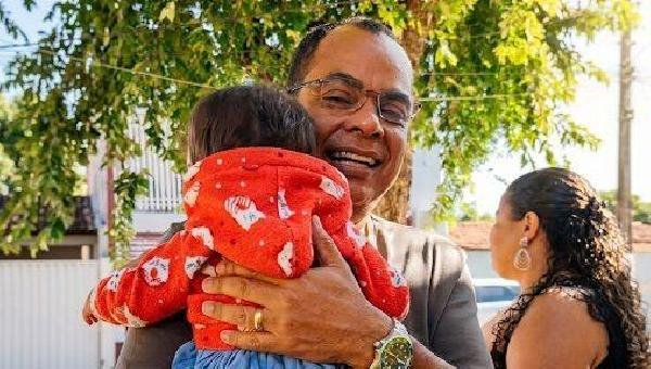 NA ESTRADA COM MAGNO LAVIGNE: CONVERSAS, RÁDIO E AFETO, UMA BAHIA QUE NÃO PARA DE ENSINAR