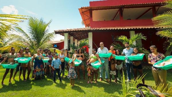 PREFEITURA DE ILHÉUS ENTREGA KITS ENXOVAIS ÀS GESTANTES DO CRAS VILELA