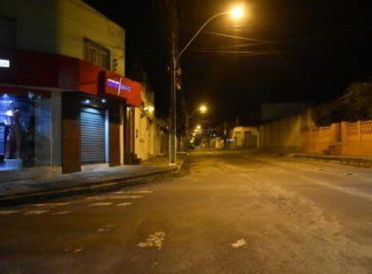 TOQUE DE RECOLHER NA BAHIA É ESTENDIDO; EM 227 CIDADES MEDIDA SERÁ MAIS EXTENSA TOQUE DE RECOLHER NA BAHIA É ESTENDIDO; EM 227 CIDADES MEDIDA SERÁ MAIS EXTENSA