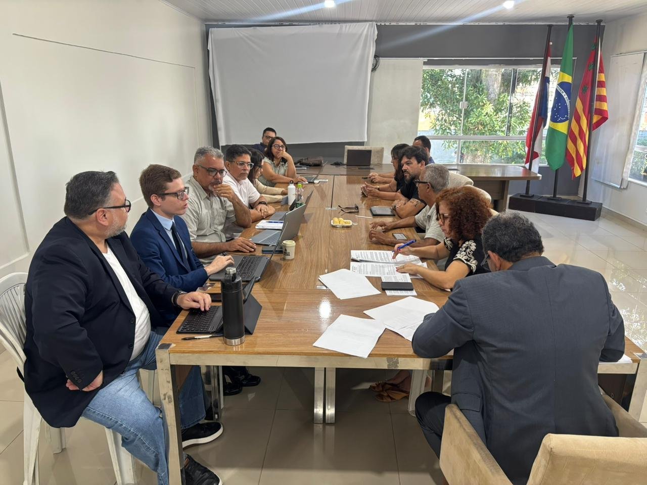 PROFESSORES DE ILHÉUS PODEM TER PISO GARANTIDO E AUMENTO NO VALE ALIMENTAÇÃO