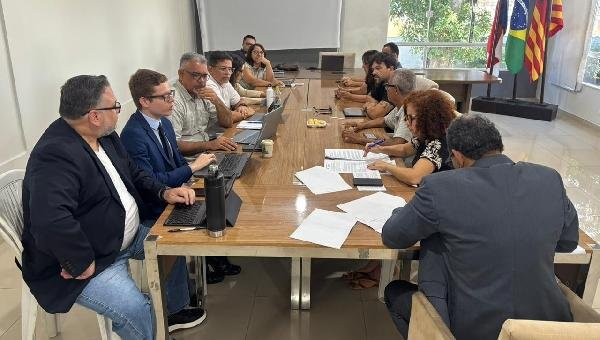 PROFESSORES DE ILHÉUS PODEM TER PISO GARANTIDO E AUMENTO NO VALE ALIMENTAÇÃO