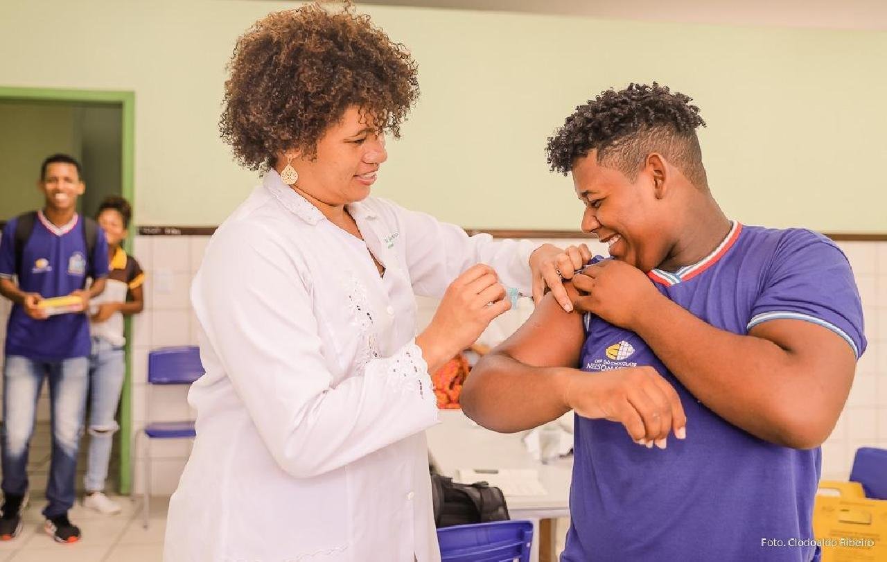 ILHÉUS: VACINAÇÃO CONTRA A GRIPE É ESTENDIDA A TODA POPULAÇÃO ATÉ 14 DE JUNHO ILHÉUS: VACINAÇÃO CONTRA A GRIPE É ESTENDIDA A TODA POPULAÇÃO ATÉ 14 DE JUNHO
