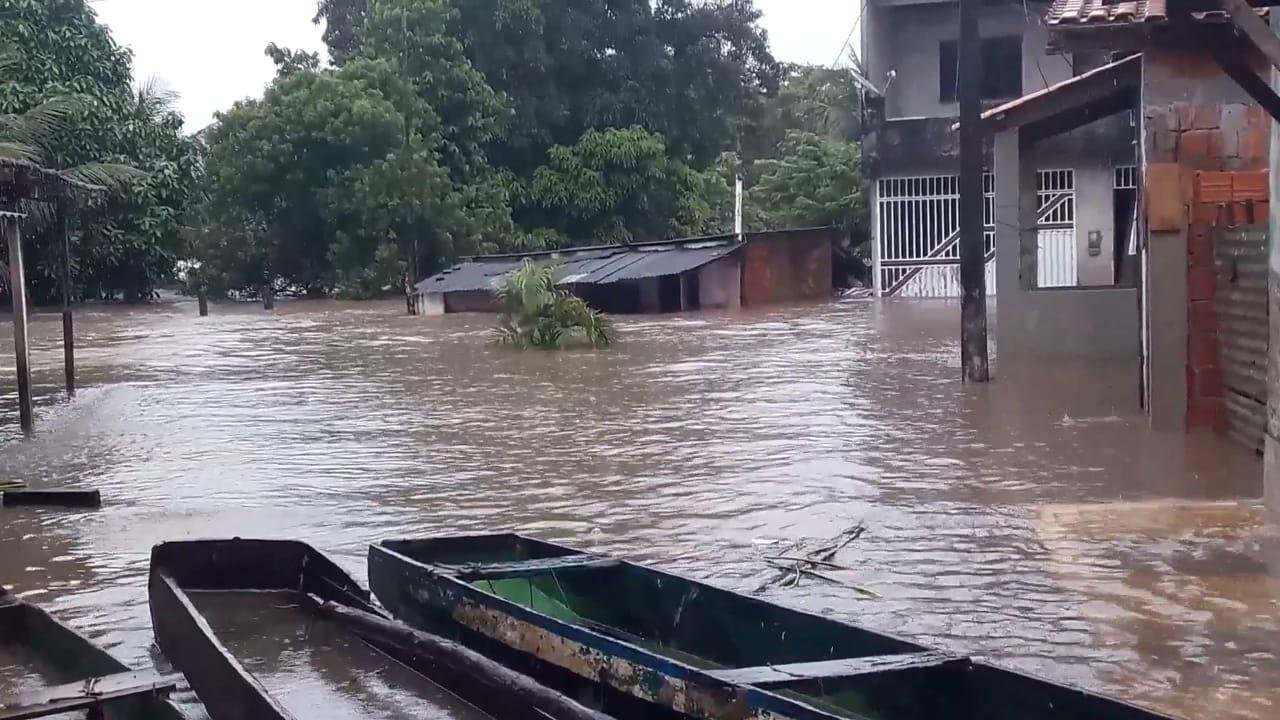NAS MARGENS DO RIO: MORADORES DO BANCO DA VITÓRIA TÊM SUAS CASAS INVADIDAS PELA ÁGUA