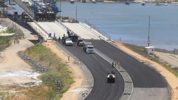 OBRAS DA NOVA PONTE AVANÇAM E SURGE A PRIMEIRA CAMADA DE ASFALTO