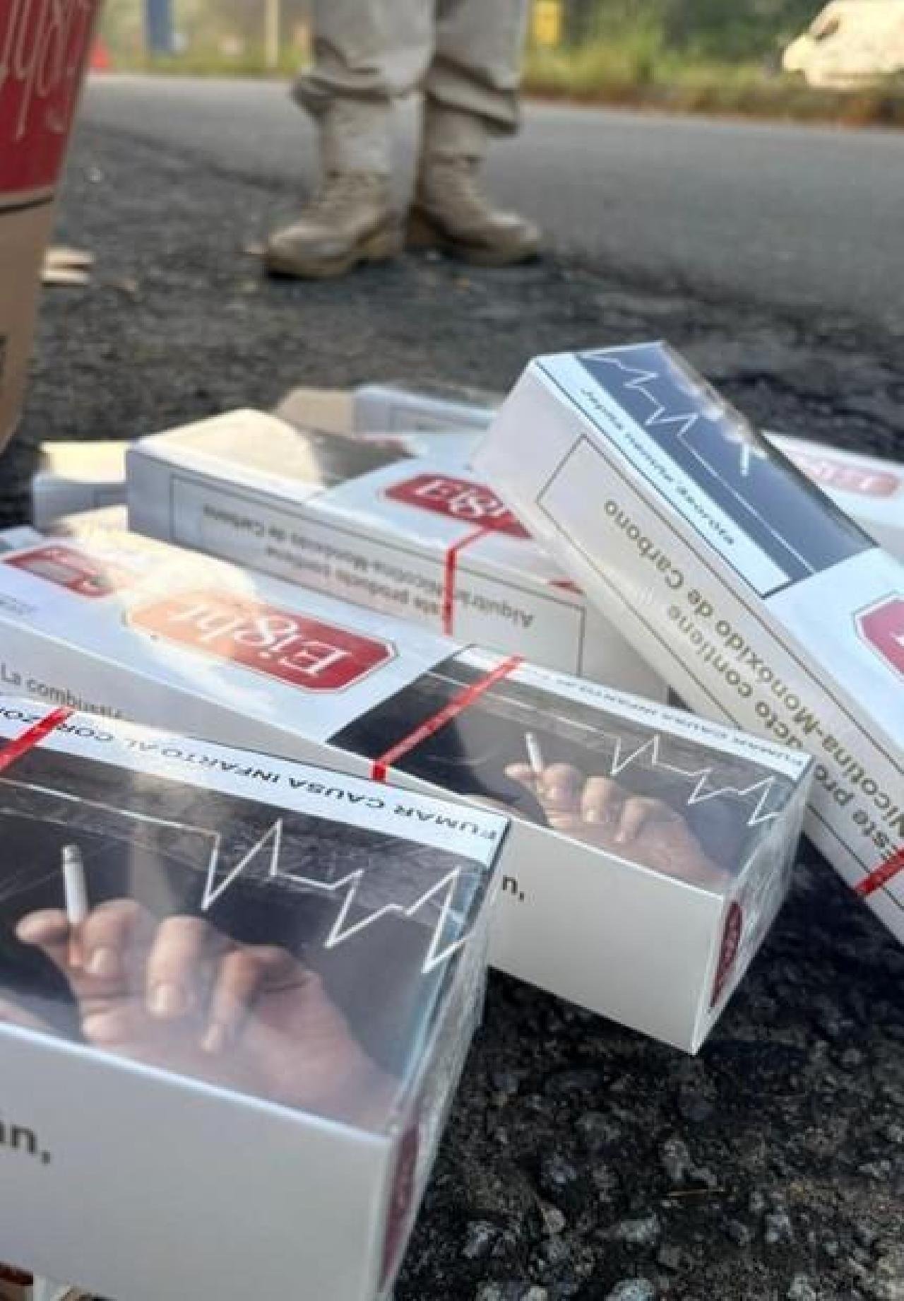 PRF APREENDE CERCA DE 265 MIL MAÇOS DE CIGARROS ESCONDIDOS EM CARGA DE BISCOITOS, EM ITABUNA