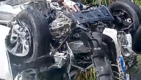GRAVE ACIDENTE ENTRE CARRO E CARRETA DEIXA MOTORISTA FERIDO NA RODOVIA ILHÉUS-URUÇUCA