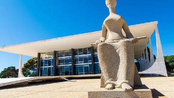 STF RETIRA PODER DAS CÂMARAS MUNICIPAIS DE JULGAR CONTAS DE PREFEITOS E TRANSFERE COMPETÊNCIA AOS TRIBUNAIS DE CONTAS EM DECISÃO HISTÓRICA
