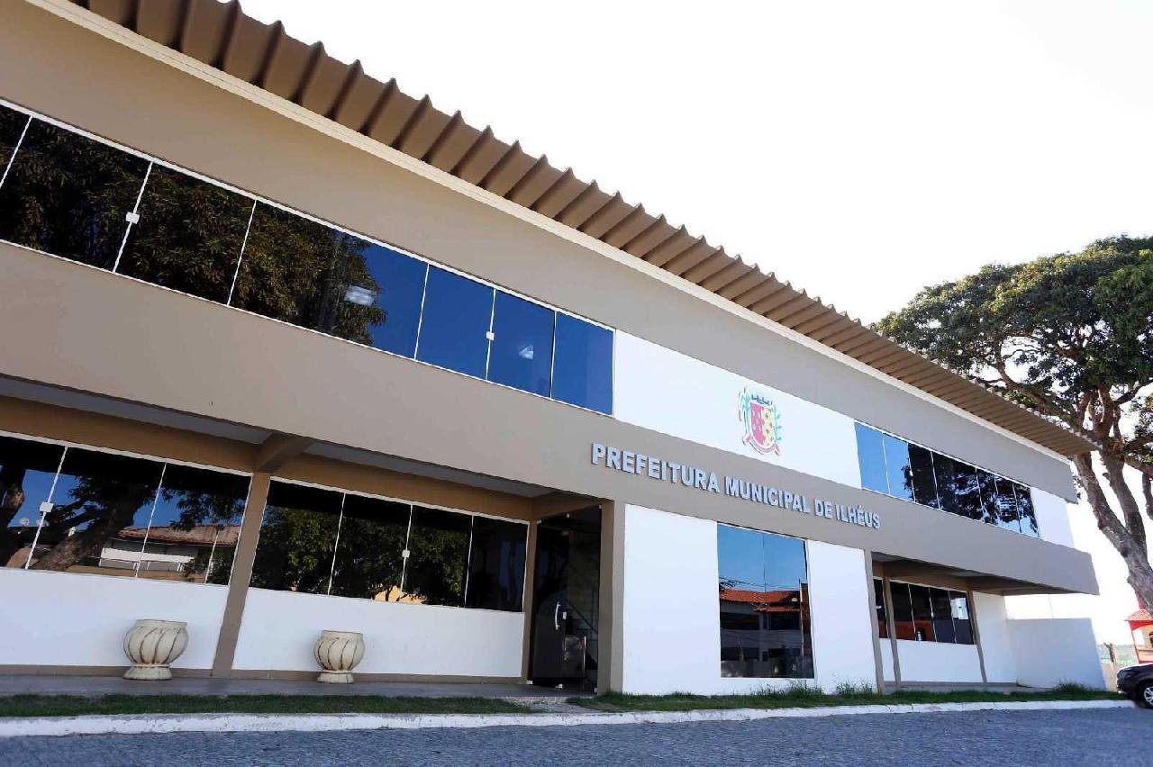 PREFEITURA DE ILHÉUS DECRETA PONTO FACULTATIVO NESTA SEGUNDA-FEIRA (01) PREFEITURA DE ILHÉUS DECRETA PONTO FACULTATIVO NESTA SEGUNDA-FEIRA (01)