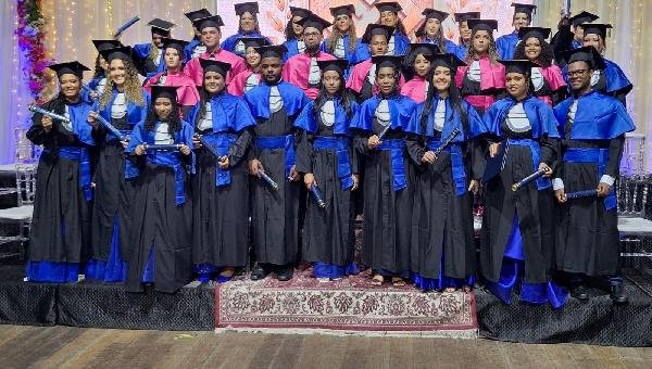 FORMATURA EM ILHÉUS REUNIU NOVOS BACHARÉIS EM ADMINISTRAÇÃO, ARQUITETURA, CONTÁBEIS E PSICOLOGIA