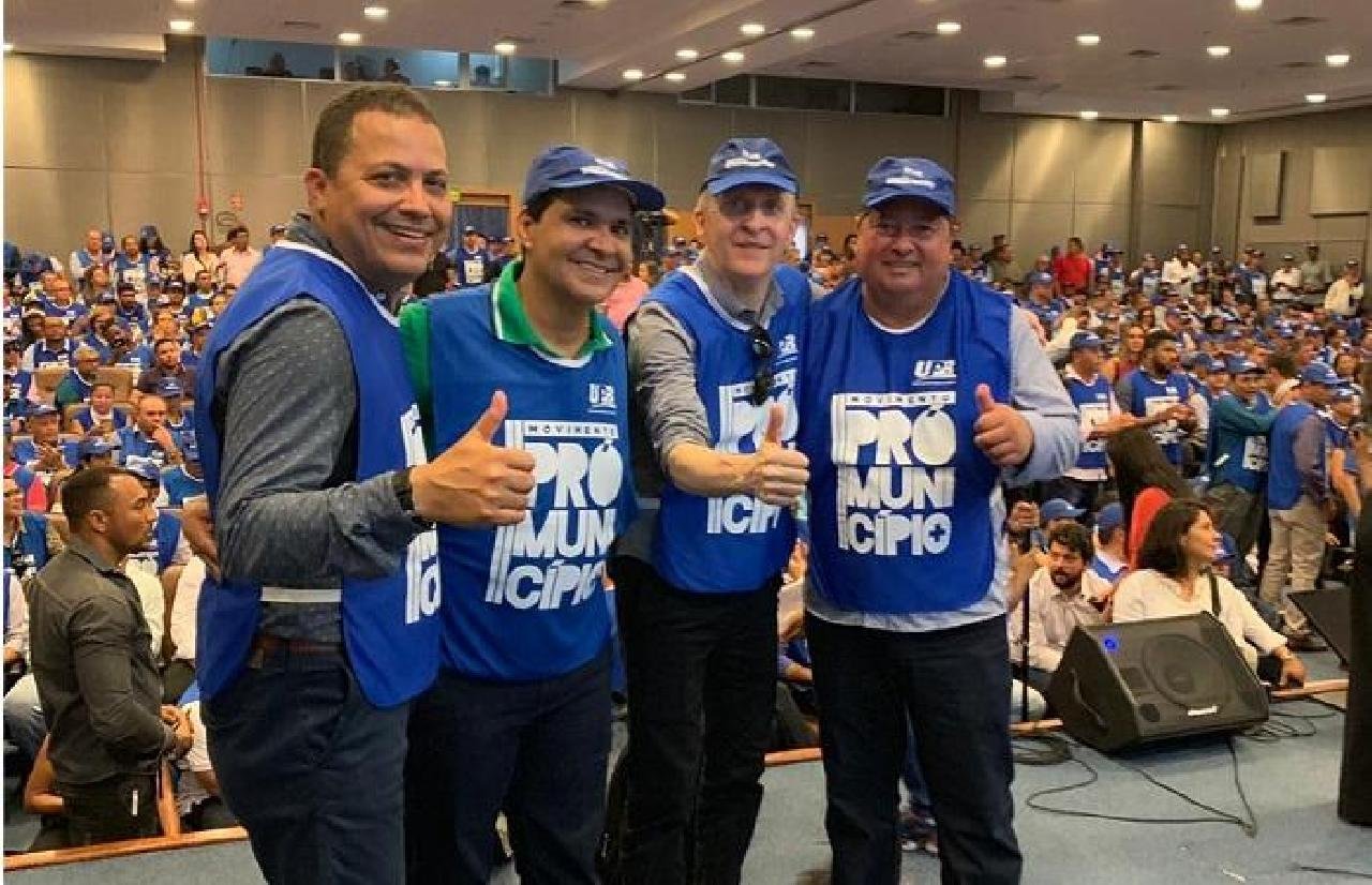 PREFEITOS DO SUL DA BAHIA DESTACAM CONQUISTAS DO MOVIMENTO PRÓ-MUNICÍPIO PREFEITOS DO SUL DA BAHIA DESTACAM CONQUISTAS DO MOVIMENTO PRÓ-MUNICÍPIO