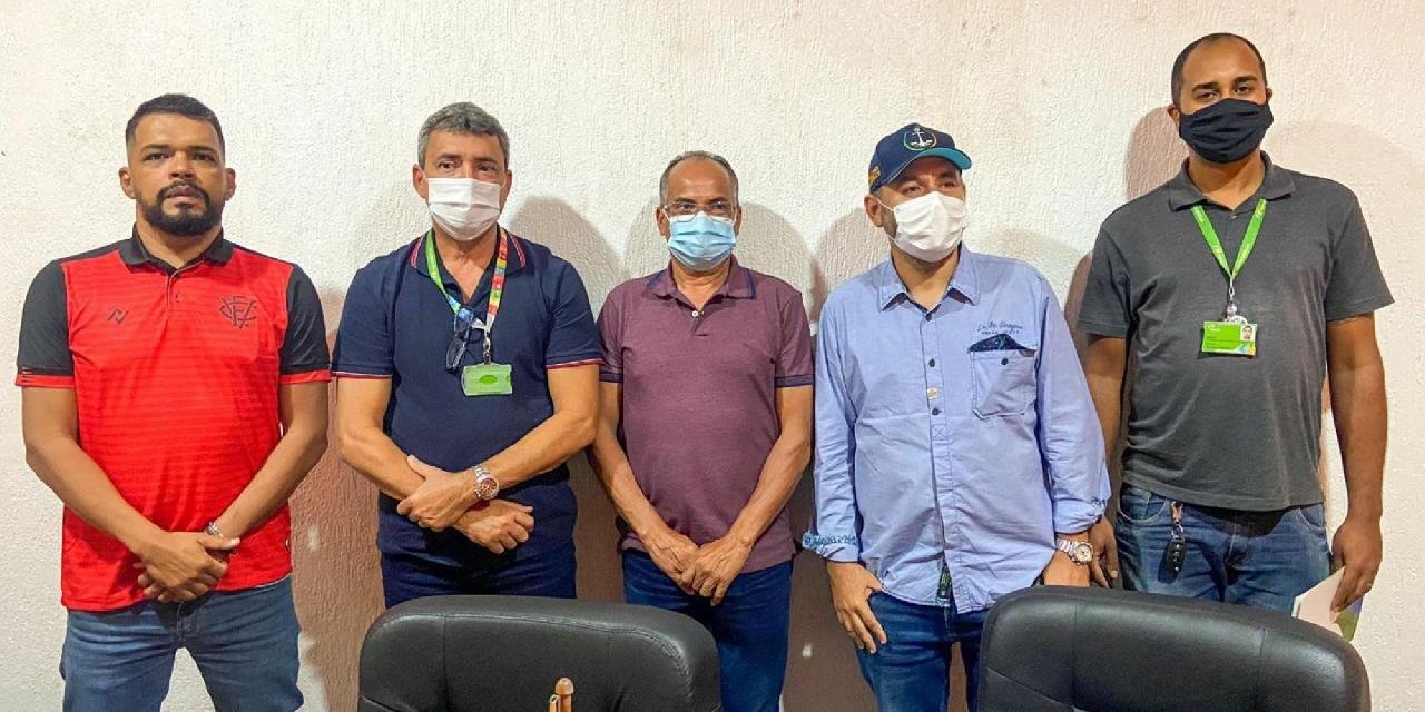 VEREADORES E COELBA DIALOGAM PARA MELHORIA DOS SERVIÇOS EM ILHÉUS VEREADORES E COELBA DIALOGAM PARA MELHORIA DOS SERVIÇOS EM ILHÉUS
