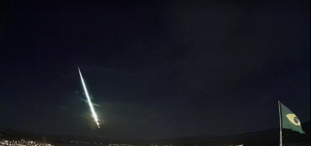 METEORO É VISTO EM CIDADES DO INTERIOR DA BAHIA METEORO É VISTO EM CIDADES DO INTERIOR DA BAHIA