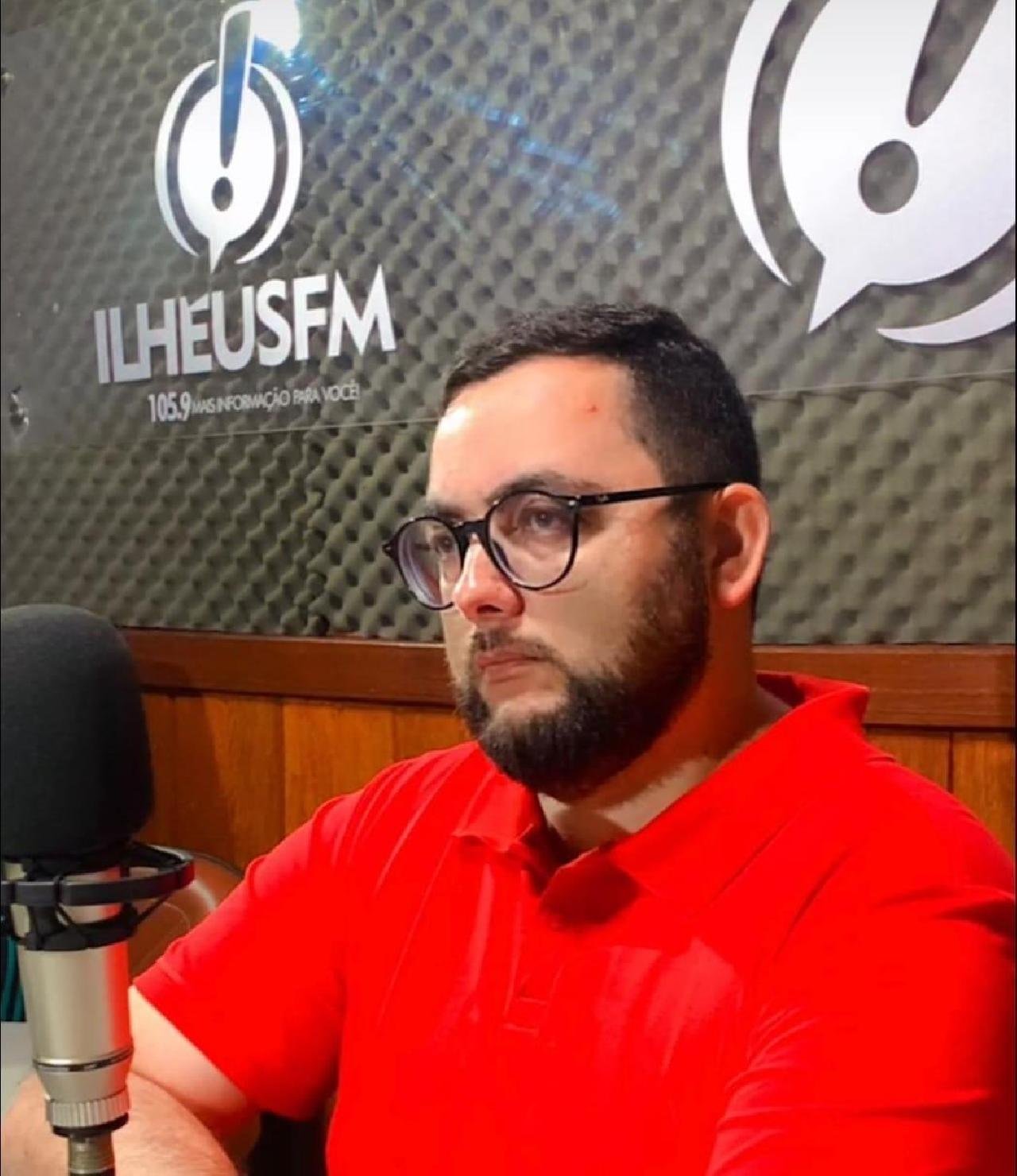 "A SAÍDA DE ÂNGELO CORONEL DA CHAPA TEM GERADO UM ESTREMECIMENTO ENORME NAS ARTICULAÇÕES POLÍTICAS", AVALIA PROFESSOR CLÁUDIO ANDRÉ