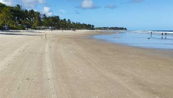 PELOTAS DE ÓLEO SURGEM EM PRAIAS DE ILHÉUS 