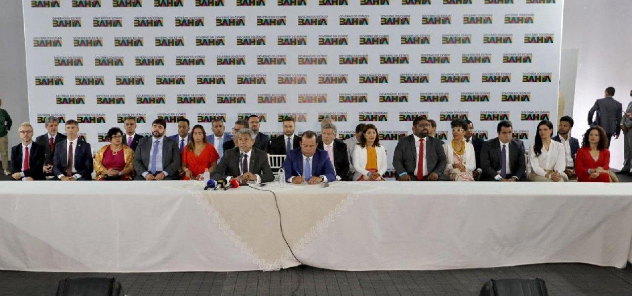 BAHIA: EM POSSE DE SECRETARIADO, GOVERNADOR AFIRMA QUE NOVAS REFORMAS ADMINISTRATIVAS PODEM ACONTECER BAHIA: EM POSSE DE SECRETARIADO, GOVERNADOR AFIRMA QUE NOVAS REFORMAS ADMINISTRATIVAS PODEM ACONTECER