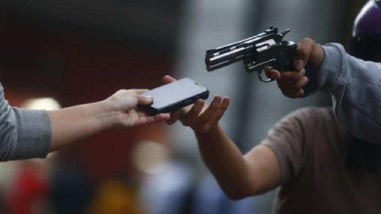 HOMENS ARMADOS INVADEM CULTO EVANGÉLICO E ROUBAM FIÉS NA ZONA RURAL DE CRUZ DAS ALMAS HOMENS ARMADOS INVADEM CULTO EVANGÉLICO E ROUBAM FIÉS NA ZONA RURAL DE CRUZ DAS ALMAS