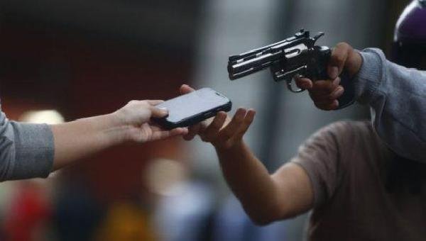 HOMENS ARMADOS INVADEM CULTO EVANGÉLICO E ROUBAM FIÉS NA ZONA RURAL DE CRUZ DAS ALMAS