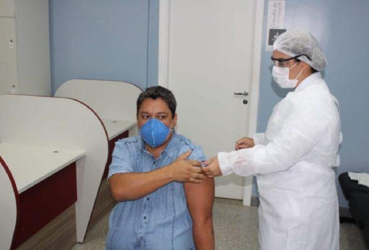PROFISSIONAIS DE SAÚDE DO HOSPITAL REGIONAL COSTA DO CACAU RECEBEM AS PRIMEIRAS DOSES DA CORONAVAC PROFISSIONAIS DE SAÚDE DO HOSPITAL REGIONAL COSTA DO CACAU RECEBEM AS PRIMEIRAS DOSES DA CORONAVAC