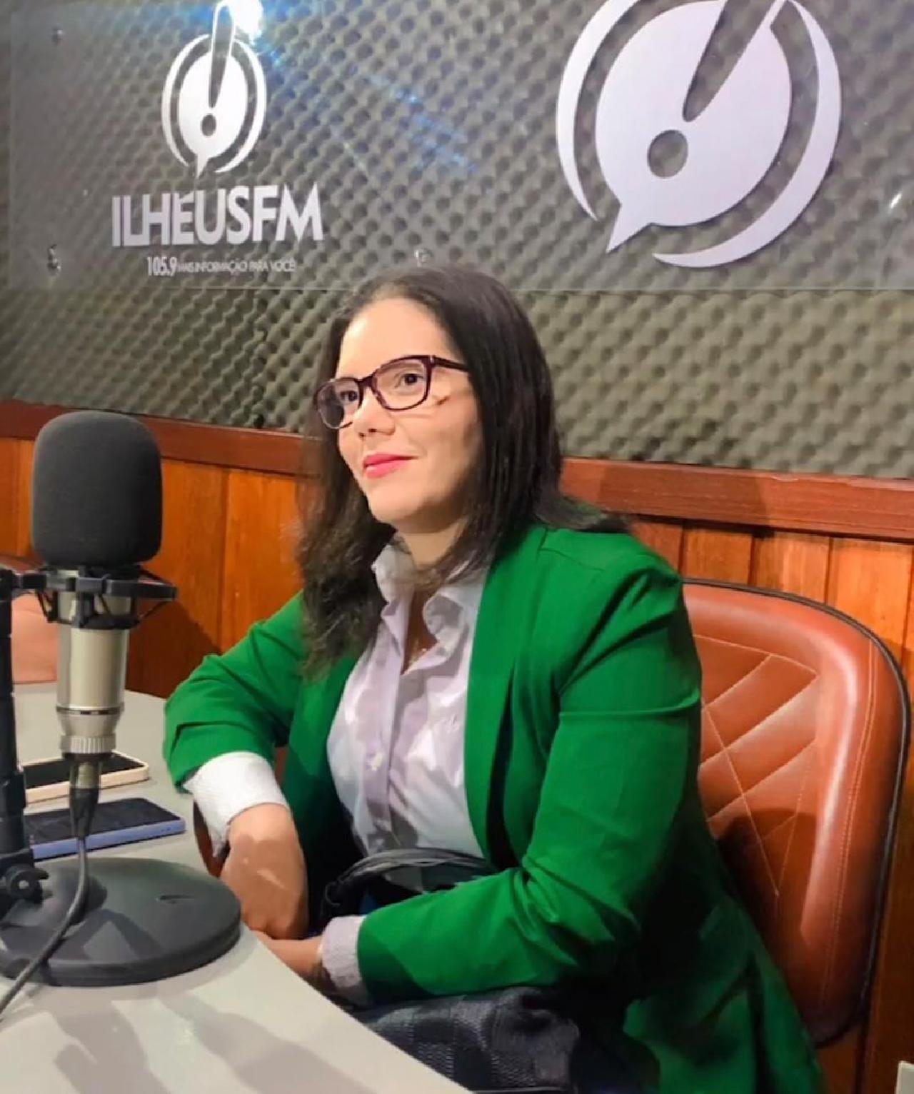 “FOI UMA DECISÃO MUITO DIALOGADA, MUITO CONVERSADA”, DIZ SECRETÁRIA EVANI CAVALCANTE SOBRE A PRORROGAÇÃO DOS CONTRATOS NA EDUCAÇÃO DE ILHÉUS