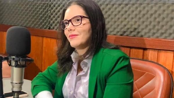 “FOI UMA DECISÃO MUITO DIALOGADA, MUITO CONVERSADA”, DIZ SECRETÁRIA EVANI CAVALCANTE SOBRE A PRORROGAÇÃO DOS CONTRATOS NA EDUCAÇÃO DE ILHÉUS