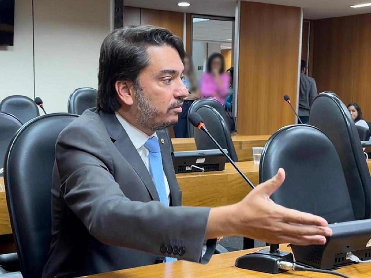 DEPUTADO PEDRO TAVARES CONDENA SUSPENSÃO DE VOOS DIRETOS DE ILHÉUS PARA SALVADOR DEPUTADO PEDRO TAVARES CONDENA SUSPENSÃO DE VOOS DIRETOS DE ILHÉUS PARA SALVADOR