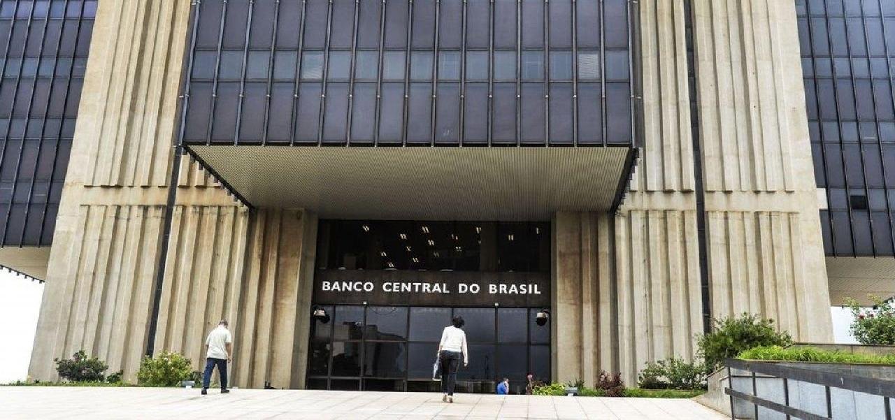BANCO CENTRAL REDUZ TAXA BÁSICA DE JUROS PARA 4,25% BANCO CENTRAL REDUZ TAXA BÁSICA DE JUROS PARA 4,25%
