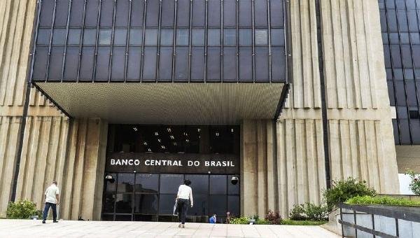 BANCO CENTRAL REDUZ TAXA BÁSICA DE JUROS PARA 4,25%