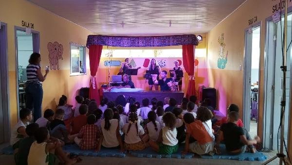 TEATRO POPULAR DE ILHÉUS COMEMORA SEMANA DAS CRIANÇAS COM ESPETÁCULO INFANTIL NAS ESCOLAS