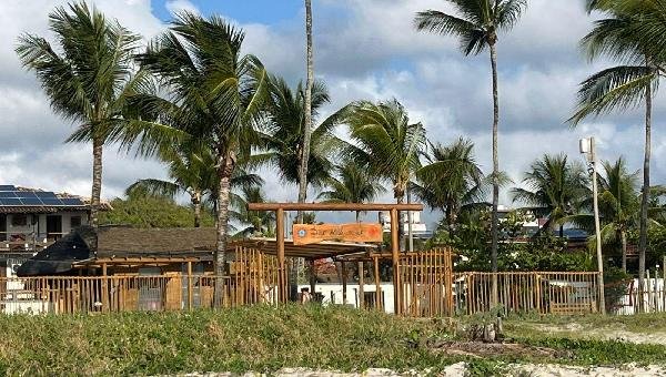 INVASÃO DE ÁREA NA PRAIA DOS MILIONÁRIOS: EMPRESÁRIO AFIRMA QUE FOI ORIENTADO PELA SECRETARIA DE MEIO AMBIENTE A DEIXAR ENTRADAS ABERTAS
