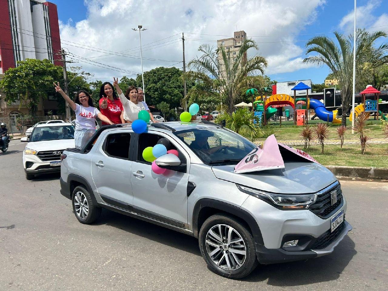 ADÉLIA PINHEIRO DESEMBARCA EM ILHÉUS E REALIZA CARREATA ADÉLIA PINHEIRO DESEMBARCA EM ILHÉUS E REALIZA CARREATA