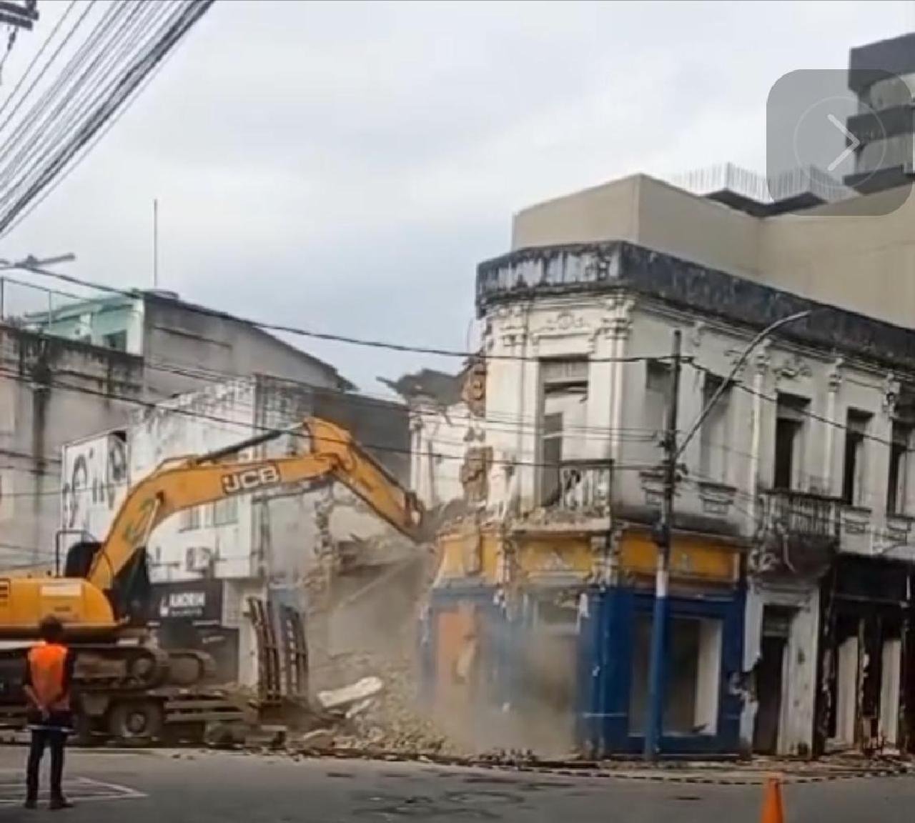 DEMOLIÇÃO DA CASA DO CORONEL FIRMINO ALVES MARCA O FIM DE UMA ERA EM ITABUNA DEMOLIÇÃO DA CASA DO CORONEL FIRMINO ALVES MARCA O FIM DE UMA ERA EM ITABUNA