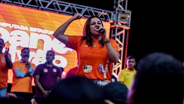 DEPUTADA MAIS VOTADA DA REGIÃO, SOANE GALVÃO SERÁ DIPLOMADA PELO TRE-BA NESTA SEXTA (16) 