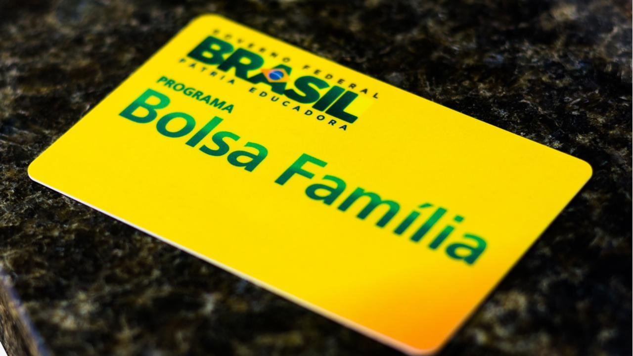 GOVERNO PAGA 13° DO BOLSA FAMÍLIA COM VERBA DE APOSENTADORIA E PENSÕES