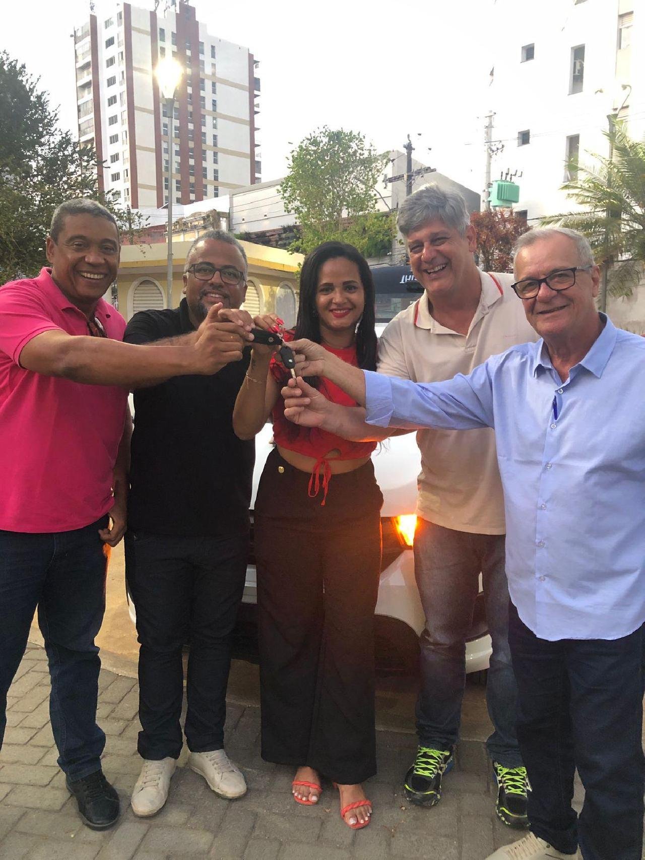 CDL E PREFEITURA DE ILHÉUS ENTREGAM CARRO ZERO DA CAMPANHA "ILHÉUS, CIDADE DA SORTE"