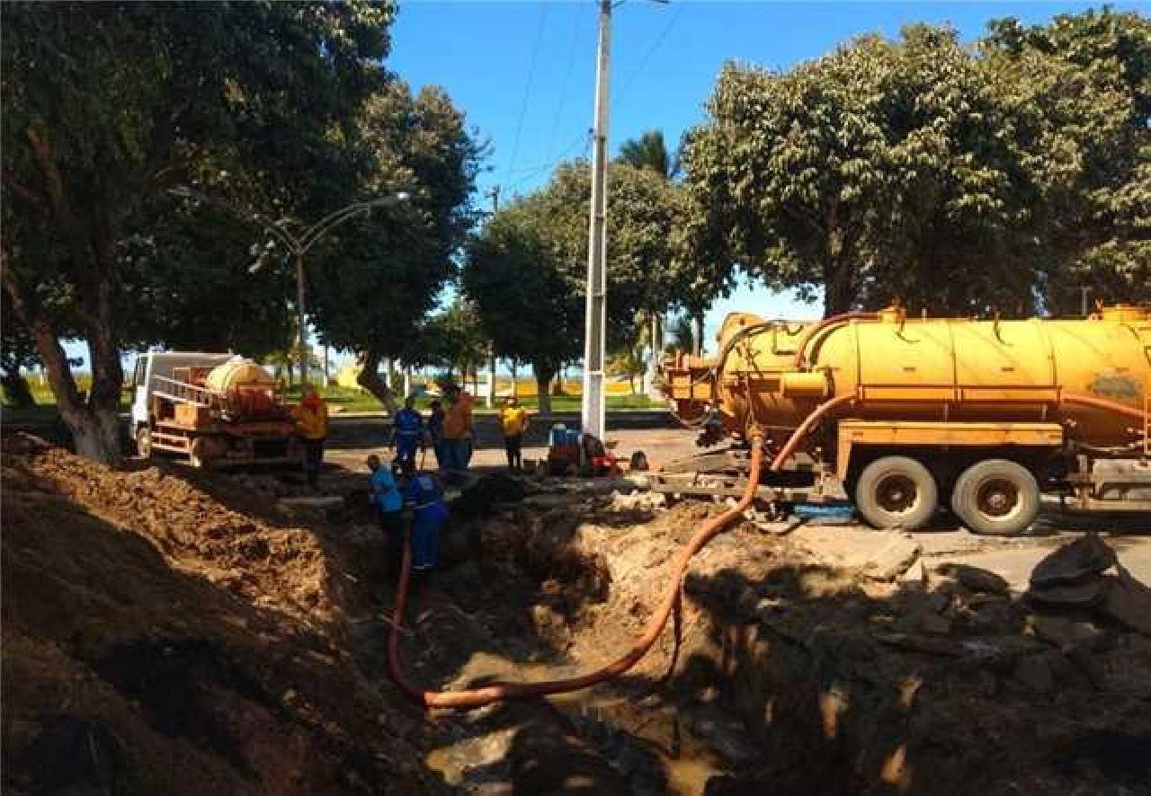 SERVIÇO DE DESOBSTRUÇÃO DA REDE DE DRENAGEM PLUVIAL É INICIADA NA AVENIDA SOARES LOPES SERVIÇO DE DESOBSTRUÇÃO DA REDE DE DRENAGEM PLUVIAL É INICIADA NA AVENIDA SOARES LOPES