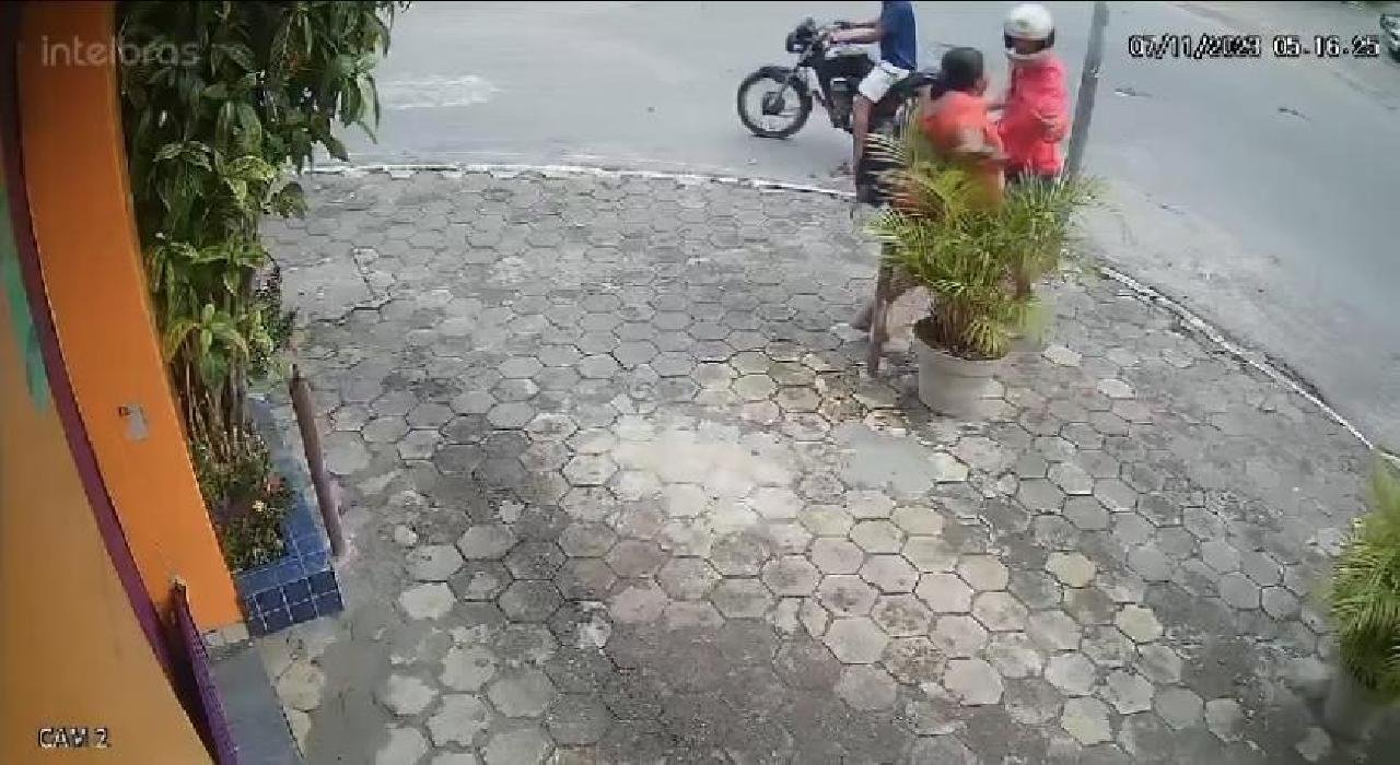 MULHER É ASSALTADA NA AVENIDA CANAVIEIRAS SUBIDA DO PACHECO MULHER É ASSALTADA NA AVENIDA CANAVIEIRAS SUBIDA DO PACHECO