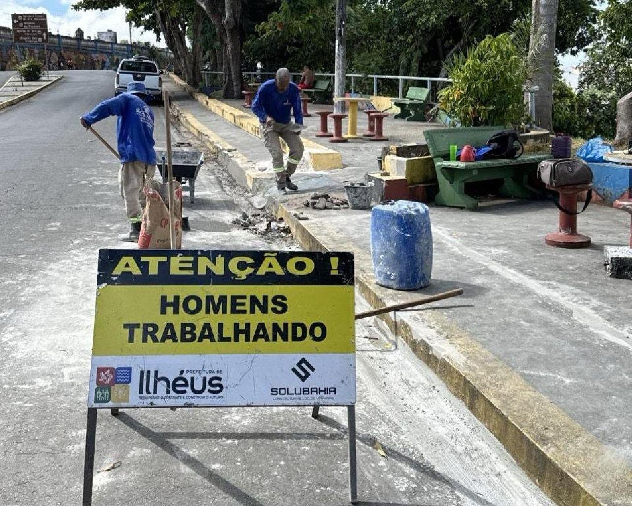 PREFEITURA DE ILHÉUS REALIZA SERVIÇOS DE ROÇAGEM E CALÇAMENTO EM DIVERSOS PONTOS DA CIDADE PREFEITURA DE ILHÉUS REALIZA SERVIÇOS DE ROÇAGEM E CALÇAMENTO EM DIVERSOS PONTOS DA CIDADE