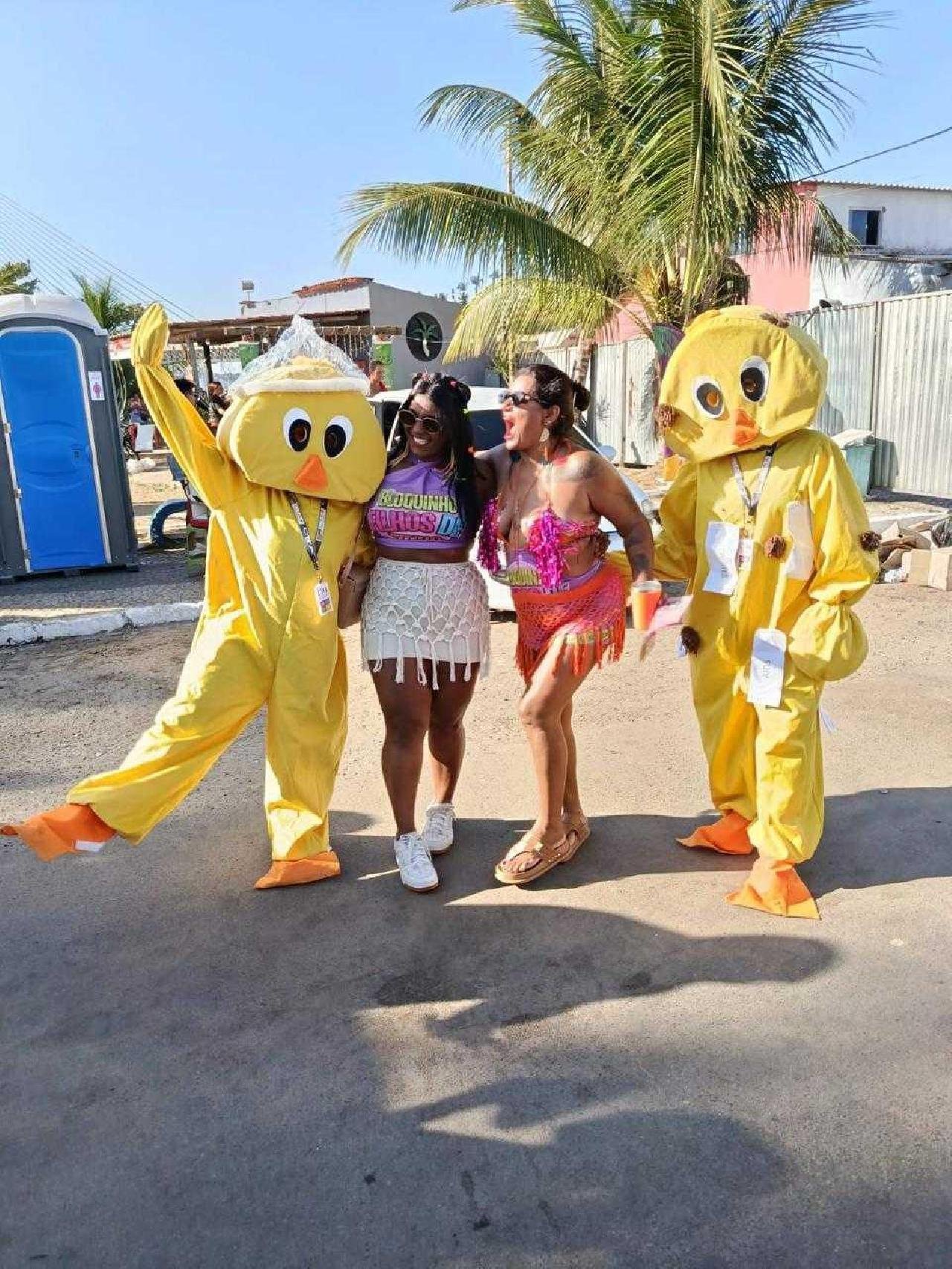 CTA REALIZA AÇÃO EDUCATIVA E DISTRIBUI PRESERVATIVOS DURANTE O CARNAVAL DE ILHÉUS NO PONTAL