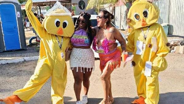 CTA REALIZA AÇÃO EDUCATIVA E DISTRIBUI PRESERVATIVOS DURANTE O CARNAVAL DE ILHÉUS NO PONTAL