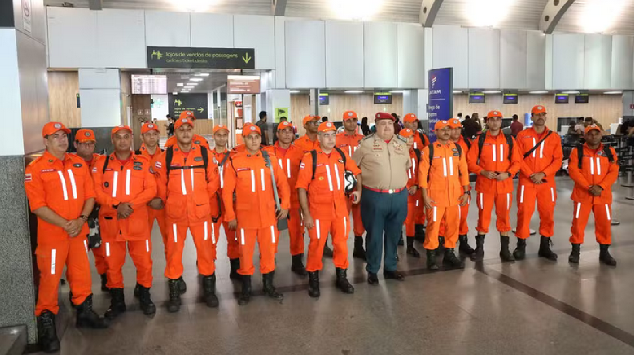 CORPO DE BOMBEIROS DA BAHIA ENVIA 22 AGENTES PARA O RIO GRANDE DO SUL CORPO DE BOMBEIROS DA BAHIA ENVIA 22 AGENTES PARA O RIO GRANDE DO SUL