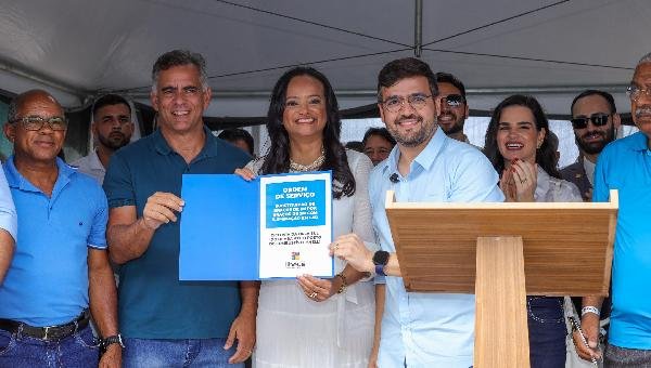 PREFEITURA DE ILHÉUS ANUNCIA NOVE ORDENS DE SERVIÇO DURANTE INAUGURAÇÃO DA PRAÇA DA MANGUEIRA