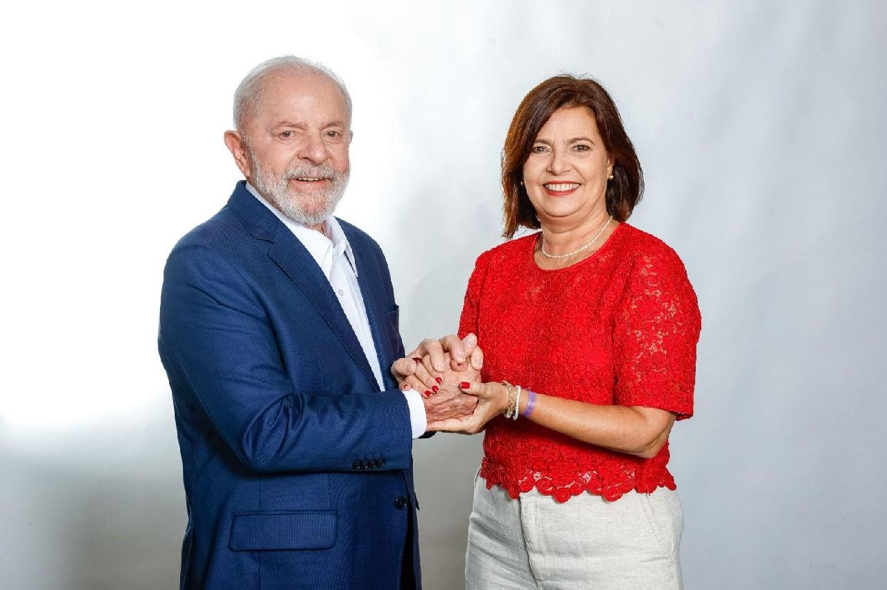 LULA GRAVA VÍDEO DE CAMPANHA E PEDE VOTO PARA ADÉLIA PINHEIRO EM ILHÉUS LULA GRAVA VÍDEO DE CAMPANHA E PEDE VOTO PARA ADÉLIA PINHEIRO EM ILHÉUS