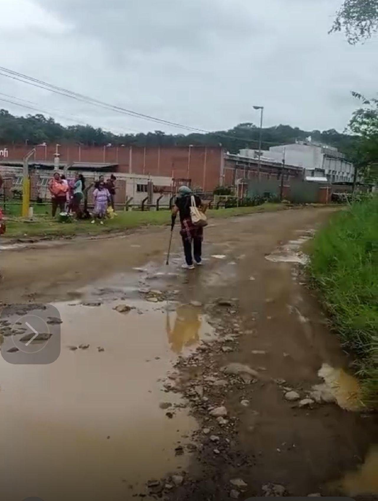 ESTRADA INTRANSITÁVEL DEIXA MORADORES DE CAROBEIRA ISOLADOS HÁ MAIS DE 5 MESES