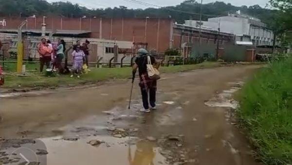 ESTRADA INTRANSITÁVEL DEIXA MORADORES DE CAROBEIRA ISOLADOS HÁ MAIS DE 5 MESES