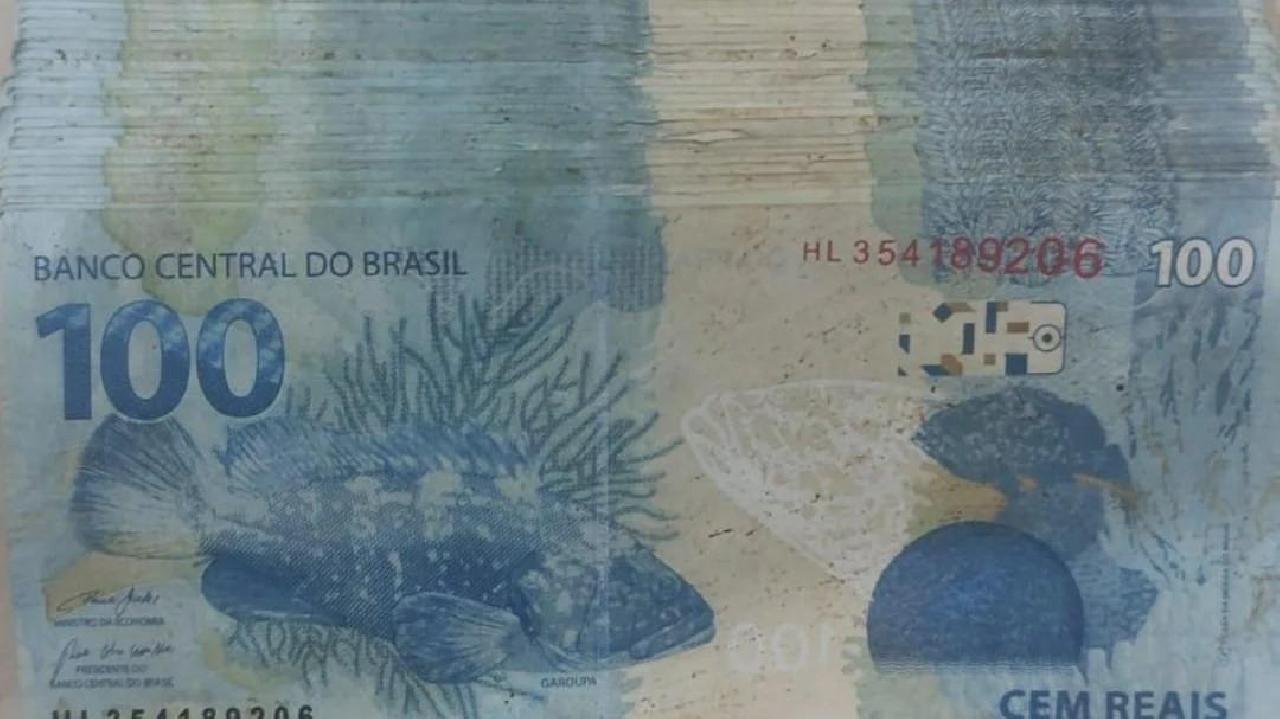 POLÍCIA MILITAR APREENDE R$ 3200,00 EM CÉDULAS FALSAS EM ITABUNA POLÍCIA MILITAR APREENDE R$ 3200,00 EM CÉDULAS FALSAS EM ITABUNA