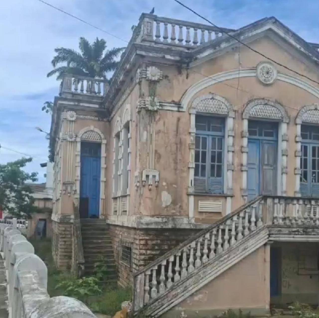 MORADORES DE ILHÉUS DENUNCIAM ABANDONO E COBRAM PROVIDÊNCIAS APÓS ARROMBAMENTO DO ANTIGO GENERAL OSÓRIO, EM ILHÉUS