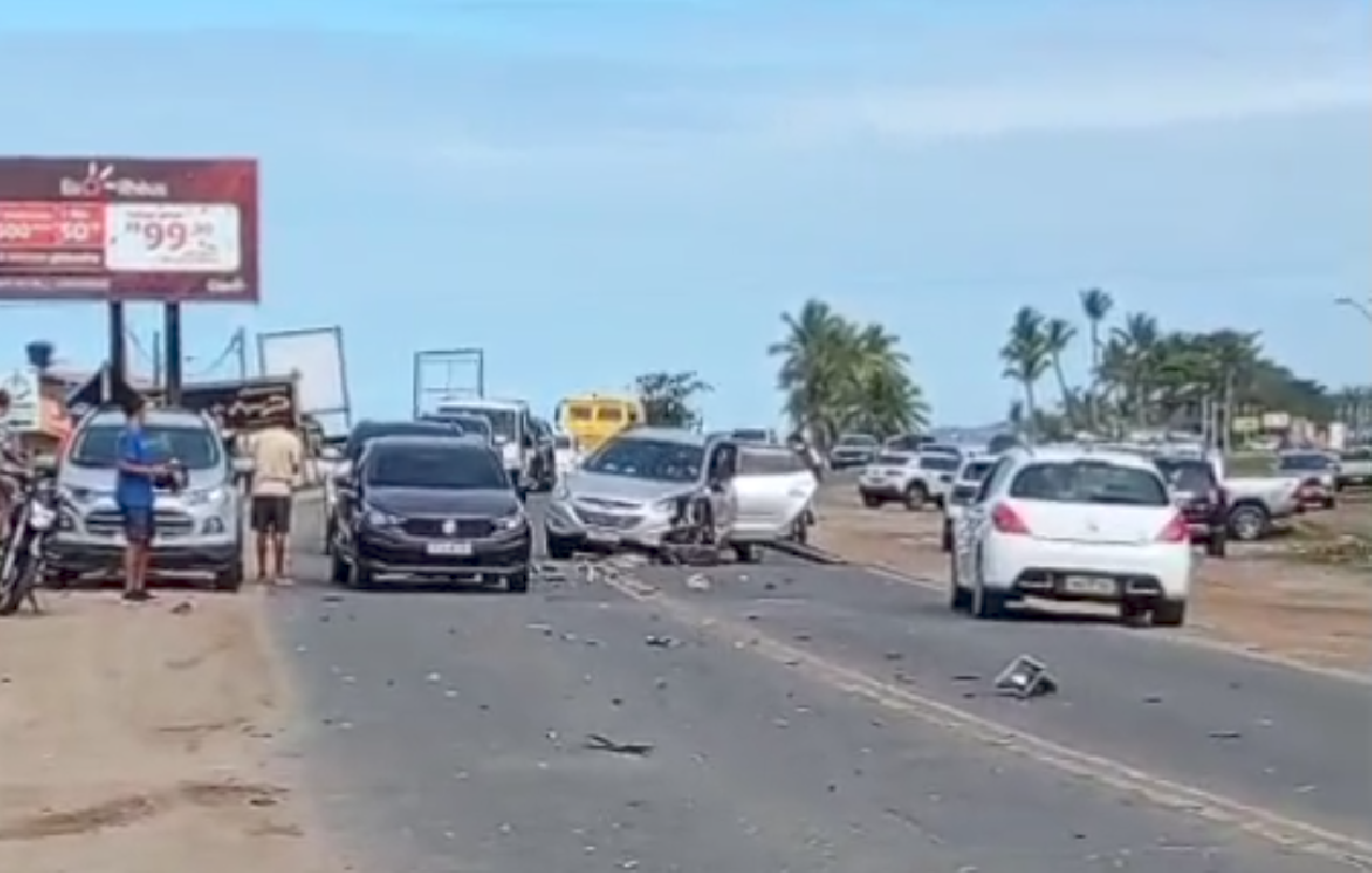 COLISÃO ENTRE CAMINHÃO E CARRO DE PASSEIO É REGISTRADA NA BA-001, EM ILHÉUS