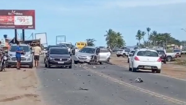 COLISÃO ENTRE CAMINHÃO E CARRO DE PASSEIO É REGISTRADA NA BA-001, EM ILHÉUS