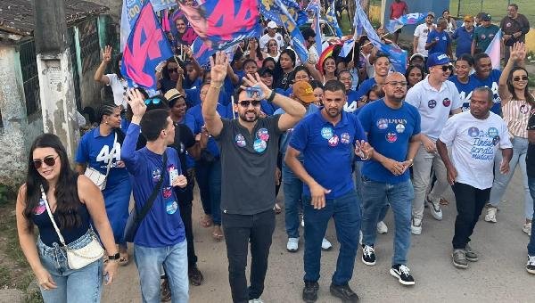 "ONDA AZUL” VOLTA ÀS RUAS DE ILHÉUS E VALDERICO REÚNE APOIADORES EM CAMINHADA NO SALOBRINHO